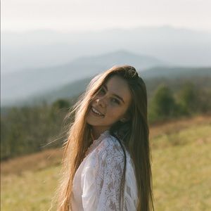 Meet your Posher, Hallie